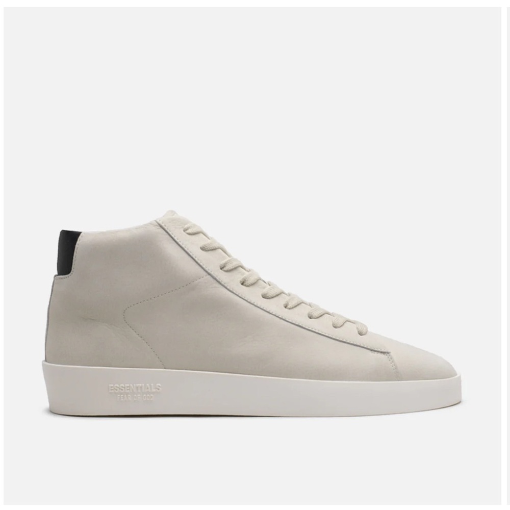 ESSENTIALS TENNIS MID- CEMENT // FEAR OF GOD
Great Condition! ✨
